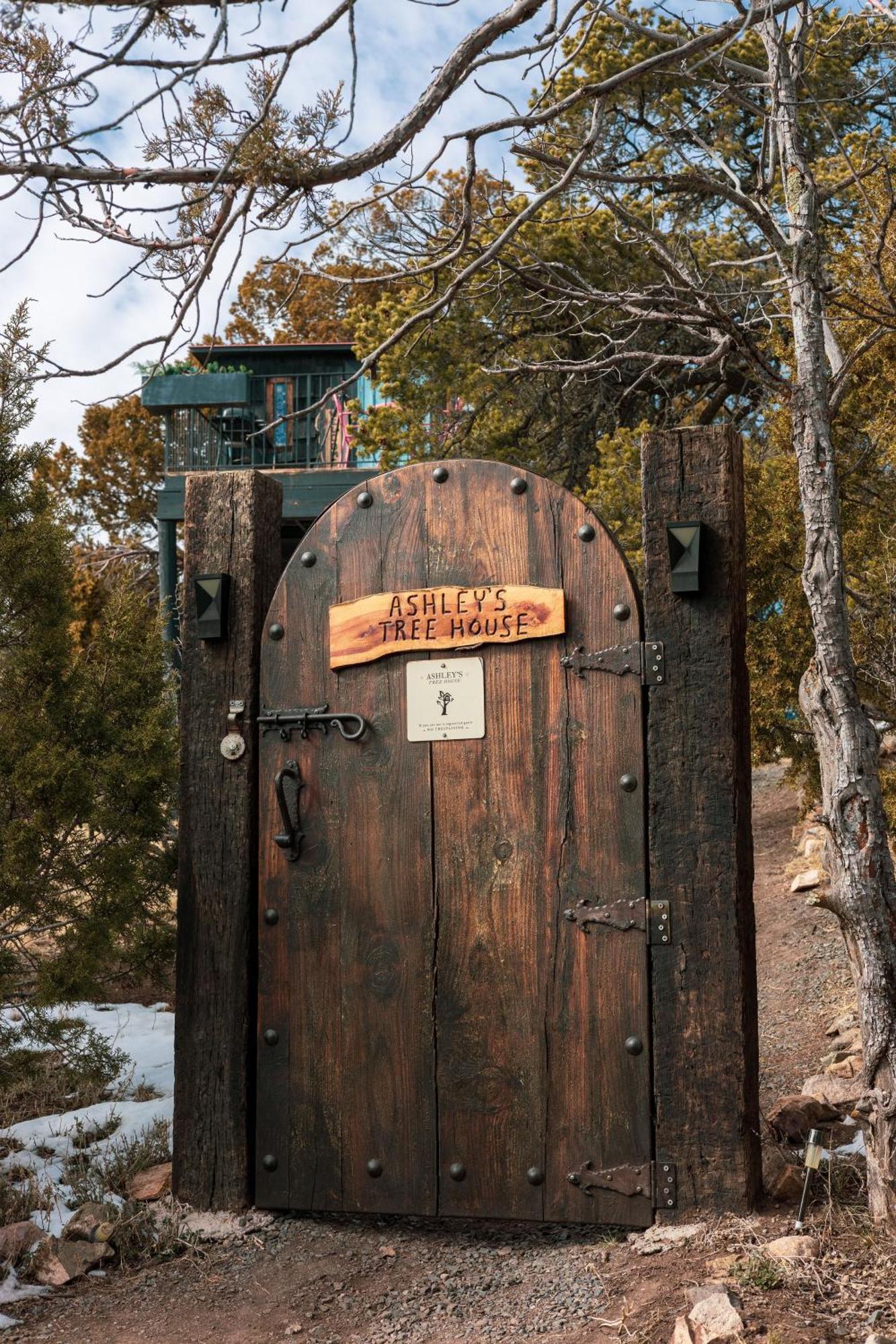 Ashley'S Treehouse At El Mistico Ranch Villa Nogal Exterior photo